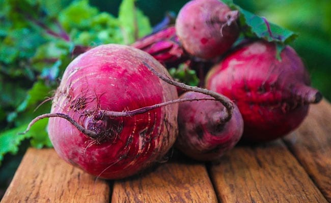 Beetroot Health Benefits: चुकंदर गर्म होता है या ठंडा? क्या आप जानते हैं कि इसे खाने का सही तरीका क्या है?