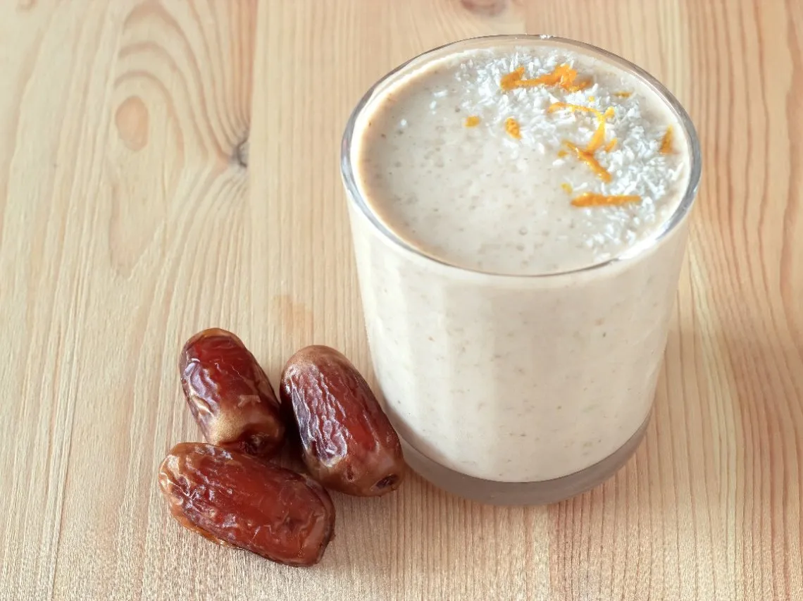 Dates With Milk Benefits: क्या आप जानते हैं कि दूध में खजूर भिगोकर खाने से क्या होता है? इन पांच लोगों को जरूर खाना चाहिए