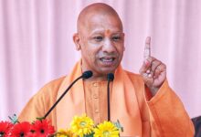 CM Yogi Adityanath ने दिए सख्त निर्देश, ई-रिक्शा चालकों का वैरिफिकेशन हो और सड़क किनारे शराब की दुकानें न हों