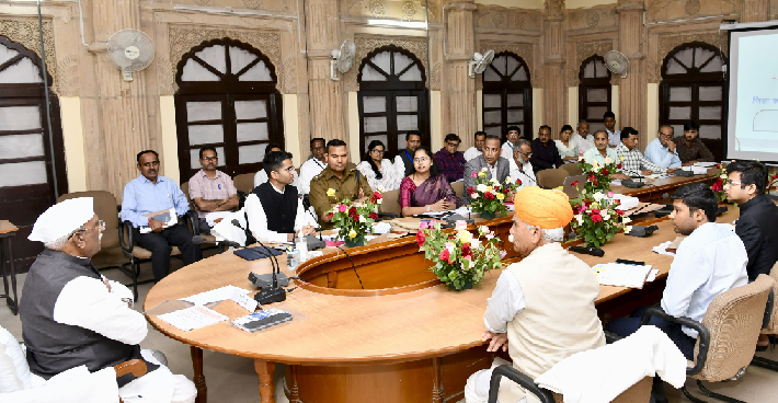 राज्यपाल हरिभाऊ बागडे ने जिला अधिकारियों की एक समीक्षा बैठक बुलाई,दिए यह निर्देश 1 राज्यपाल हरिभाऊ बागडे ने जिला अधिकारियों की एक समीक्षा बैठक बुलाई,दिए यह निर्देश