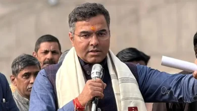 Pravesh Verma ने पीडब्ल्यूडी के एक्सईएन को सस्पेंड कर दिया; कहा-दिल्ली को ऐसे हाल में नहीं छोड़ सकते