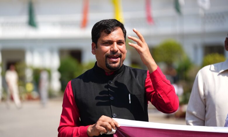 Delhi MLA Salary: AAP विधायक संजीव झा मांग की, कहा- "दिल्ली के विधायकों की सैलरी देश में सबसे कम है, इसे बढ़ाया जाए।"