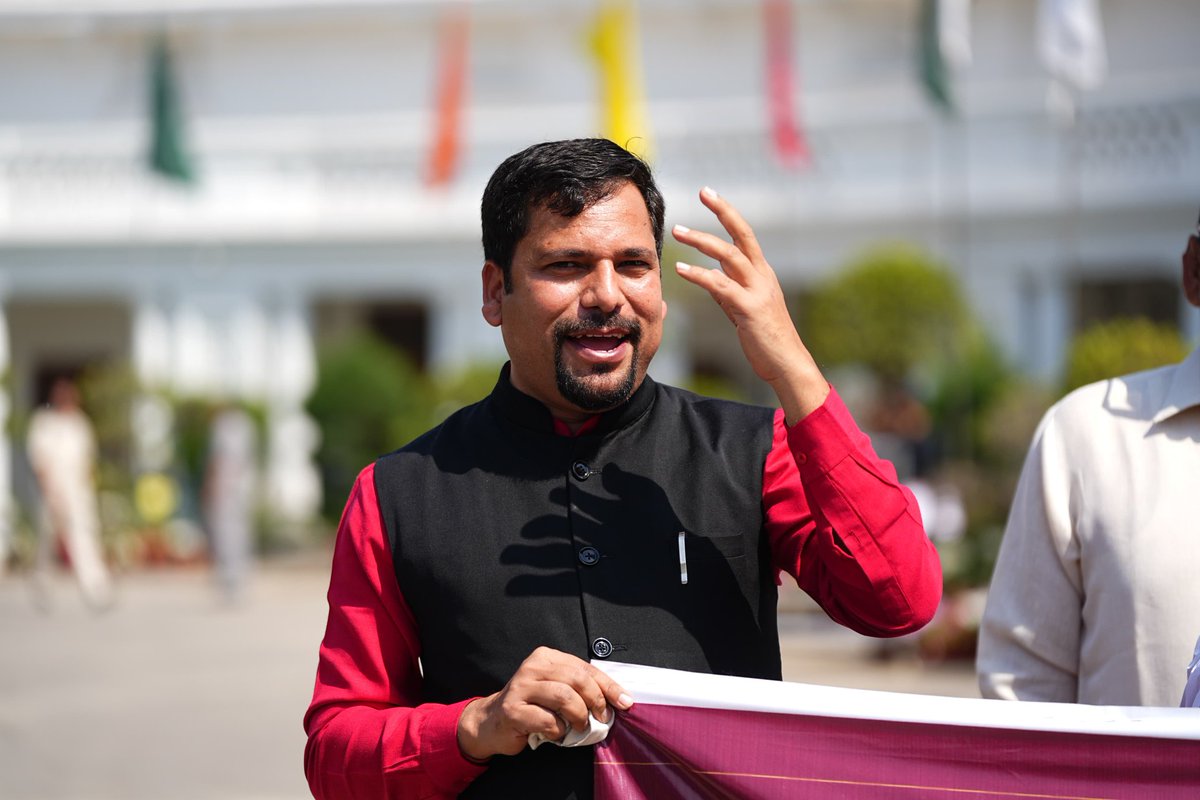 Delhi MLA Salary: AAP विधायक संजीव झा मांग की, कहा- "दिल्ली के विधायकों की सैलरी देश में सबसे कम है, इसे बढ़ाया जाए।"