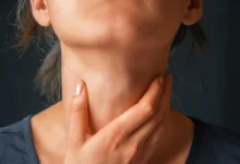 Thyroid Symptoms: थायरॉइड में दर्द कहाँ होता है? अगर ये लक्षण दिखने लगे हैं, तो तुरंत सावधान हो जाएं