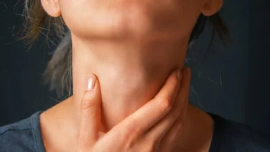 Thyroid Symptoms: थायरॉइड में दर्द कहाँ होता है? अगर ये लक्षण दिखने लगे हैं, तो तुरंत सावधान हो जाएं