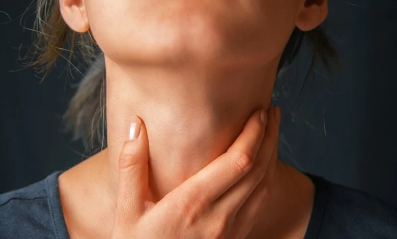 Thyroid Symptoms: थायरॉइड में दर्द कहाँ होता है? अगर ये लक्षण दिखने लगे हैं, तो तुरंत सावधान हो जाएं 1 Thyroid Symptoms: थायरॉइड में दर्द कहाँ होता है? अगर ये लक्षण दिखने लगे हैं, तो तुरंत सावधान हो जाएं