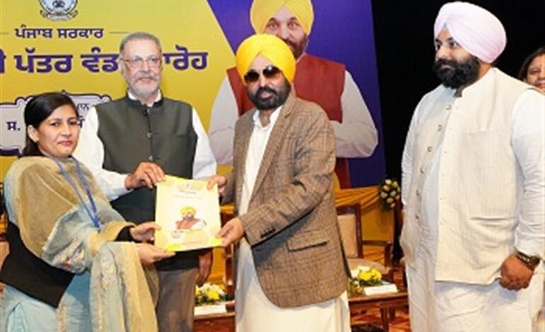 CM Bhagwant Mann ने 'मिशन रोज़गार' जारी रखते हुए 763 युवाओं को नौकरी पत्र सौंपे, कुल संख्या 51,655 हुई