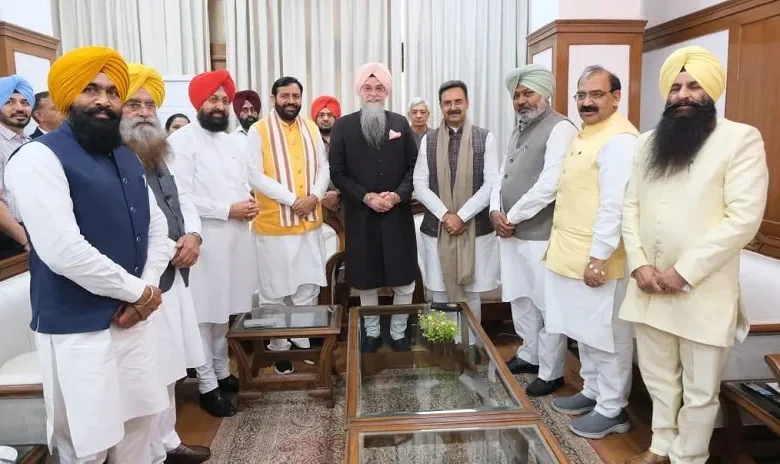 S Kultar Singh Sandhwan ने मुख्यमंत्री हरियाणा और अध्यक्ष हरियाणा विधानसभा का स्वागत किया 1 S Kultar Singh Sandhwan ने मुख्यमंत्री हरियाणा और अध्यक्ष हरियाणा विधानसभा का स्वागत किया