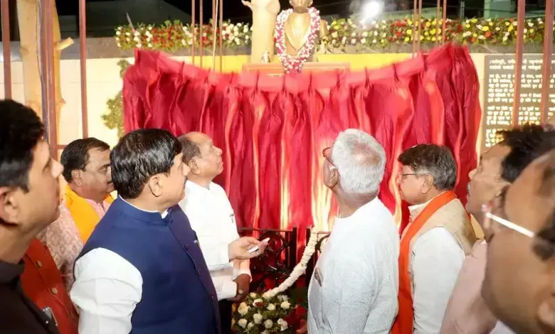 CM Mohan Yadav ने स्वातंत्र्य वीर श्री विनायक दामोदर सावरकर की प्रतिमा का किया अनावरण