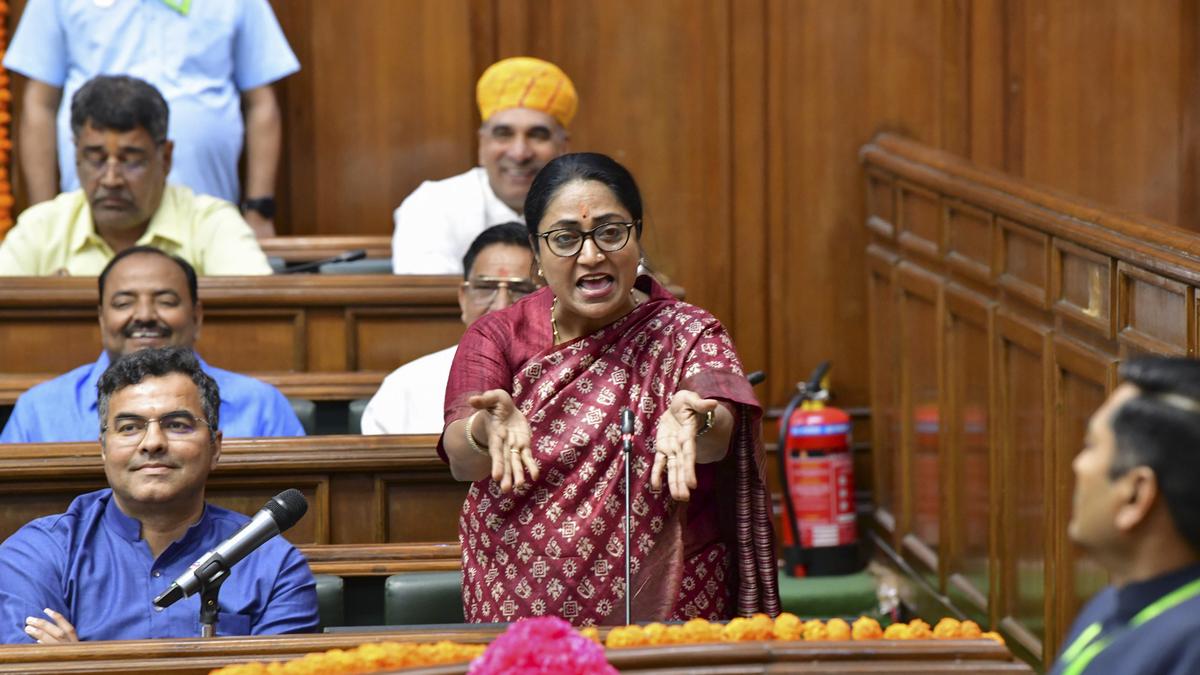 Delhi Budget 2025: दिल्ली के बजट से लाखों लोगों को सीधा लाभ, किसकी जेब में जाएगा कितना पैसा?