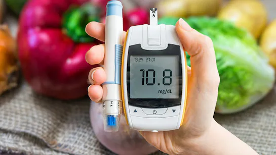 Diabetes के मरीजों को खाना खाने से पहले और बाद में क्या काम ज़रूर करना चाहिए?