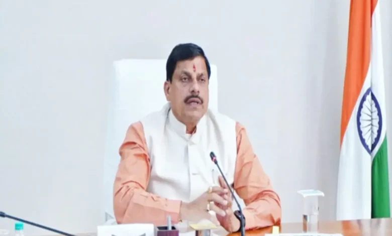 CM Mohan Yadav ने MP में लैंड पूलिंग एक्ट पर विरोध के बीच एक बड़ा बयान दिया: "मैं खुद किसान का बेटा हूँ.." 1 CM Mohan Yadav ने MP में लैंड पूलिंग एक्ट पर विरोध के बीच एक बड़ा बयान दिया: "मैं खुद किसान का बेटा हूँ.."