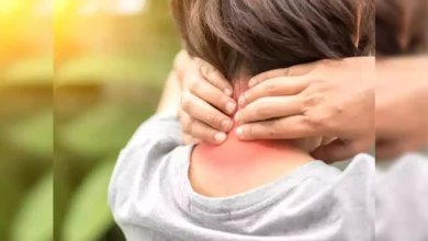 Right Shoulder Neck Pain Causes: दाहिने हाथ और गर्दन में दर्द का क्या कारण है, कहीं ये कोई गंभीर बीमारी का संकेत तो नहीं है?