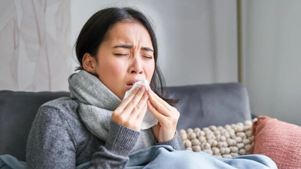 Pneumonia Symptoms: निमोनिया के मामले बढ़ रहे हैं, भारी पड़ सकता है इन लक्षणों को नजरअंदाज करना