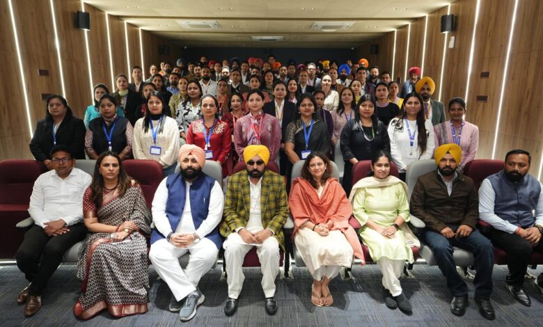 CM Bhagwant Mann ने फिनलैंड में ट्रेनिंग के लिए 72 शिक्षकों के बैच को रवाना किया