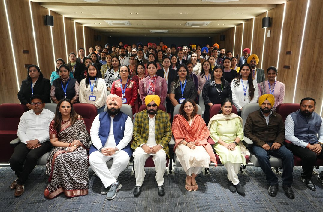 CM Bhagwant Mann ने फिनलैंड में ट्रेनिंग के लिए 72 शिक्षकों के बैच को रवाना किया