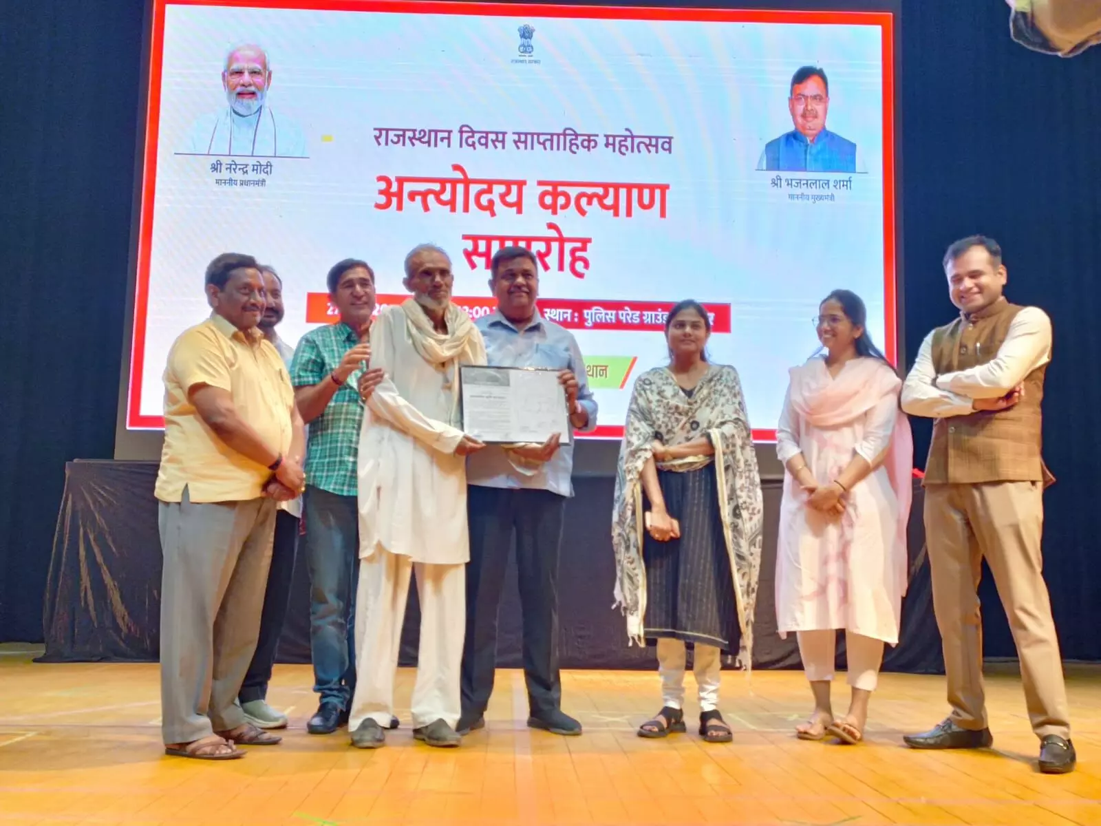 राजस्थान दिवस समारोह में वन मंत्री Sanjay Sharma ने लाभार्थियों को वितरित किए चेक और पट्टे