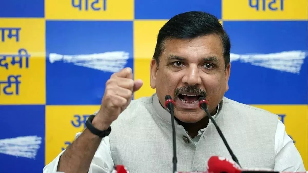 Delhi AAP News: संजय सिंह ने BJP पर तंज कसा, कहा- "यूपी में शराब की एक बोतल खरीदने पर एक फ्री, योगी राज में..."