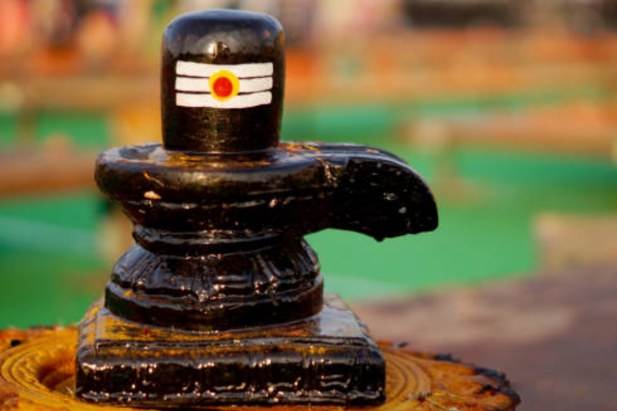 Shivling Vastu Tips: क्या घर के मंदिर में शिवलिंग होना चाहिए? वास्तुकार से जानें