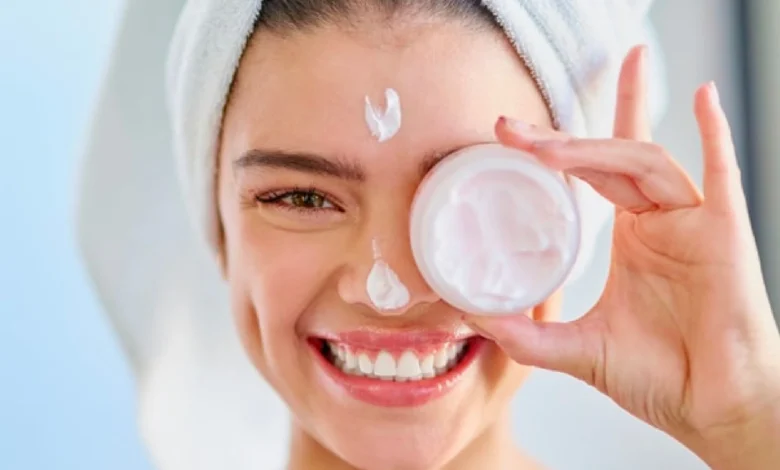 Skin Care Tips: त्वचा के ऊपर एक खास सुरक्षा परत होती है, जिसके डैमेज होने पर ये समस्याएं होने लगती हैं, जानिए कैसे पहचानें