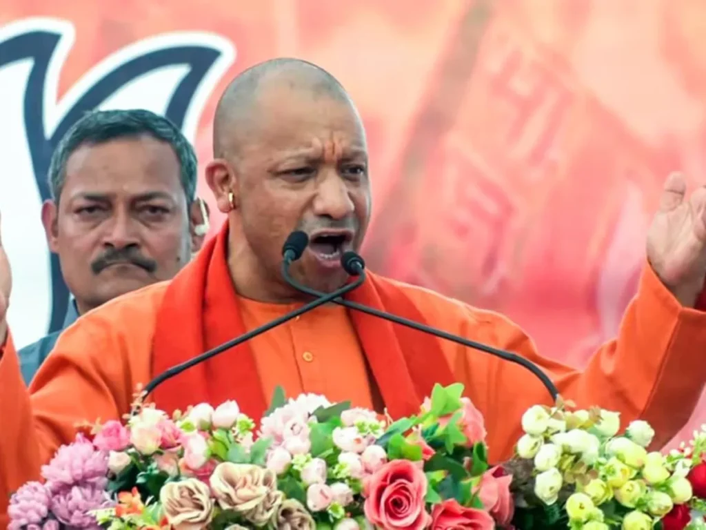 CM Yogi Adityanath: बाढ़ के स्थायी समाधान के लिए स्थानीय नदी परिस्थितियों का सर्वेक्षण कराएं