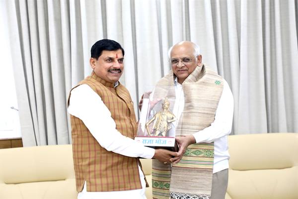 CM Mohan Yadav ने सदाकाल गुजरात-भोपाल कार्यक्रम में पधारे गुजरात के मुख्यमंत्री श्री पटेल का किया स्वागत