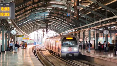 Delhi Metro: दिल्ली में तीन कोचों वाली मेट्रो पहली बार किस रूट पर चलेगी? ये स्टेशन होंगे