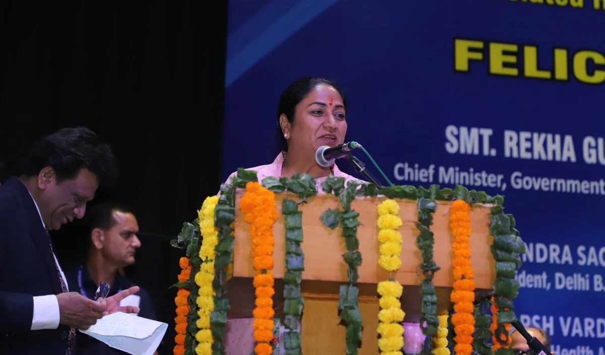 झुग्गीवालों के अच्छे दिन की शुरुआत; CM Rekha Gupta ने 700 करोड़ रुपये की योजना का उद्घाटन किया