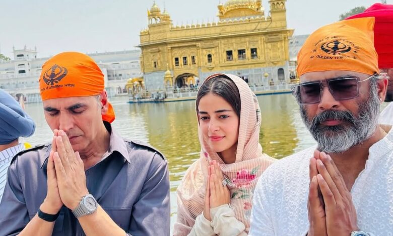 आर माधवन (R Madhavan) और अक्षय कुमार (Akshay Kumar) के साथ अमृतसर के गोल्डन टेंपल में अनन्या पांडे (Ananya Pandey) पहुंची, केसरी 2 के लिए आशीर्वाद मांगा