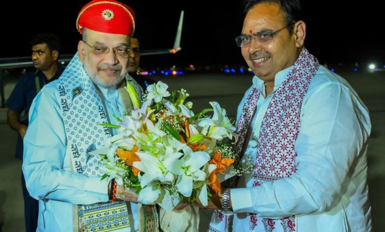 Rajasthan News: CM भजनलाल ने केंद्रीय गृह मंत्री अमित शाह का उदयपुर में विशेष पगड़ी पहनाकर स्वागत किया