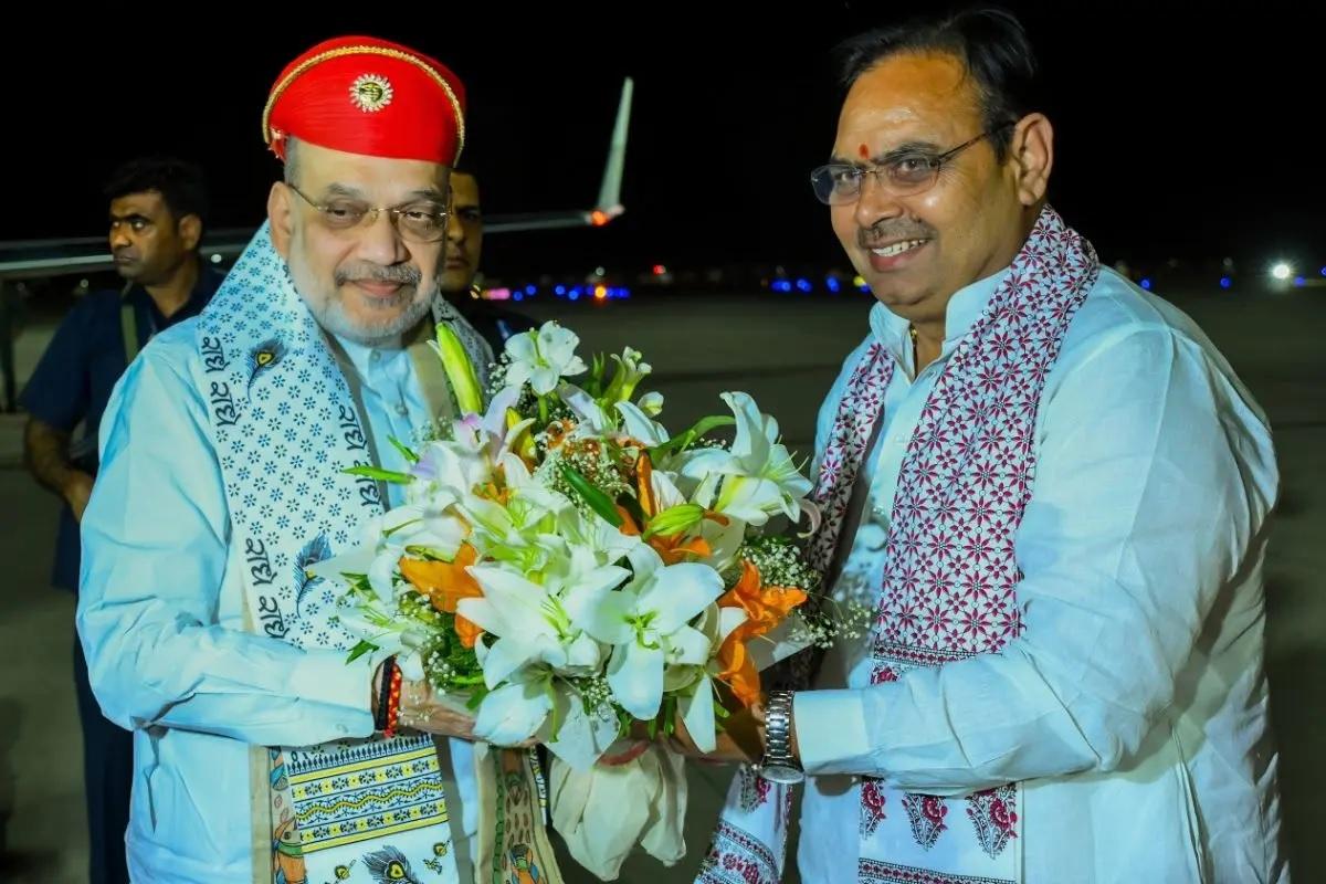 Rajasthan News: CM भजनलाल ने केंद्रीय गृह मंत्री अमित शाह का उदयपुर में विशेष पगड़ी पहनाकर स्वागत किया