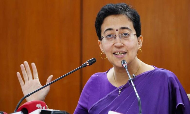 Delhi Private Schools Fees: दिल्ली के निजी स्कूलों में फीस बढ़ाने पर आतिशी ने CM रेखा गुप्ता से ये तीन मांगें की 1 Delhi Private Schools Fees: दिल्ली के निजी स्कूलों में फीस बढ़ाने पर आतिशी ने CM रेखा गुप्ता से ये तीन मांगें की
