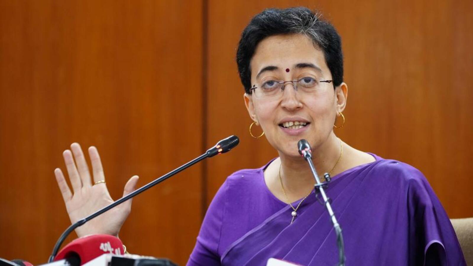 Delhi Private Schools Fees: दिल्ली के निजी स्कूलों में फीस बढ़ाने पर आतिशी ने CM रेखा गुप्ता से ये तीन मांगें की