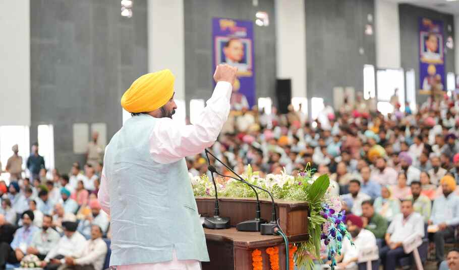 CM Bhagwant Mann की शिक्षकों और छात्रों ने बाबा साहब के सपनों को साकार करने के लिए सराहना की