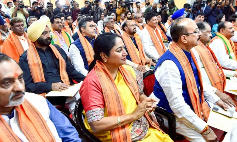 Delhi News: दिल्ली के मंत्रियों और आतिशी को दिए गए बंगले, शीशमहल’ ठुकरा चुकीं CM का पता नहीं हुआ फाइनल