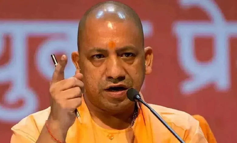 CM Yogi Adityanath ने प्रस्ताव बनाने के निर्देश दिए, सरकार प्रयागराज के नाविकों को सीएनजी नाव का तोहफा देगी