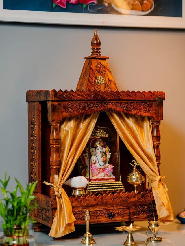Vastu: ये पांच चीजें घर के मंदिर में न रखें