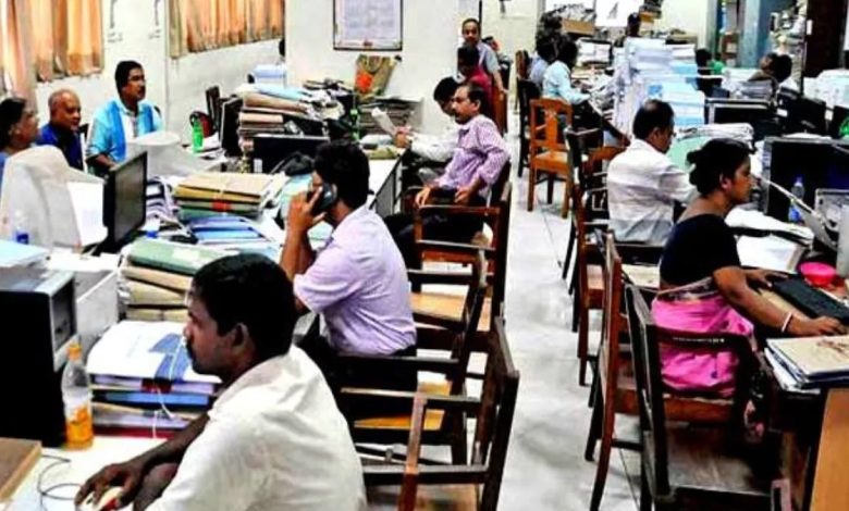 Delhi Government Office Timing: दिल्ली में सरकारी कर्मचारियों को कितने बजे से कितने बजे तक काम करना होगा? ऑफिस की नई टाइमिंग, जानें