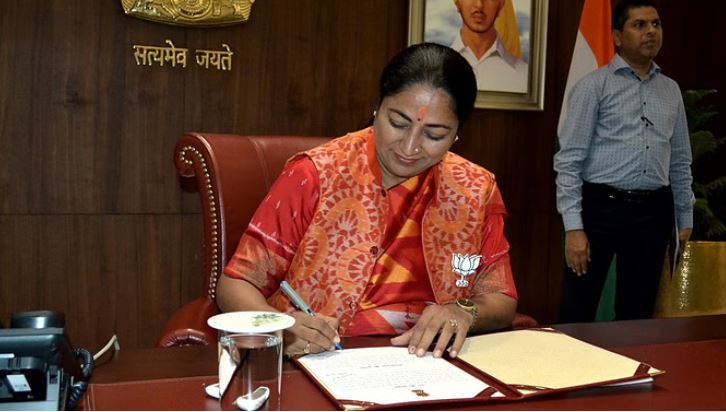 Delhi School Fees से जुड़ी किसी भी परेशानी की शिकायत यहां करें... CM रेखा गुप्ता ने हेल्पलाइन इमेल जारी किया