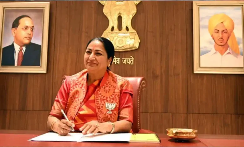CM Rekha Gupta ने AAP सरकार के निर्णय को चुनौती दी, जिसमें पदाधिकारी मौजूदा विधायकों से लेकर पूर्व विधायकों तक थे