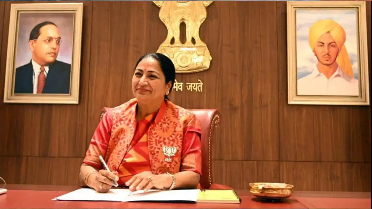 CM Rekha Gupta ने AAP सरकार के निर्णय को चुनौती दी, जिसमें पदाधिकारी मौजूदा विधायकों से लेकर पूर्व विधायकों तक थे