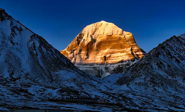 Kailash Mansarovar Yatra: इन तीन धर्मों के लोग भी कैलाश मानसरोवर की यात्रा करते हैं, अलग-अलग मान्यताएं हैं 1 Kailash Mansarovar Yatra: इन तीन धर्मों के लोग भी कैलाश मानसरोवर की यात्रा करते हैं, अलग-अलग मान्यताएं हैं