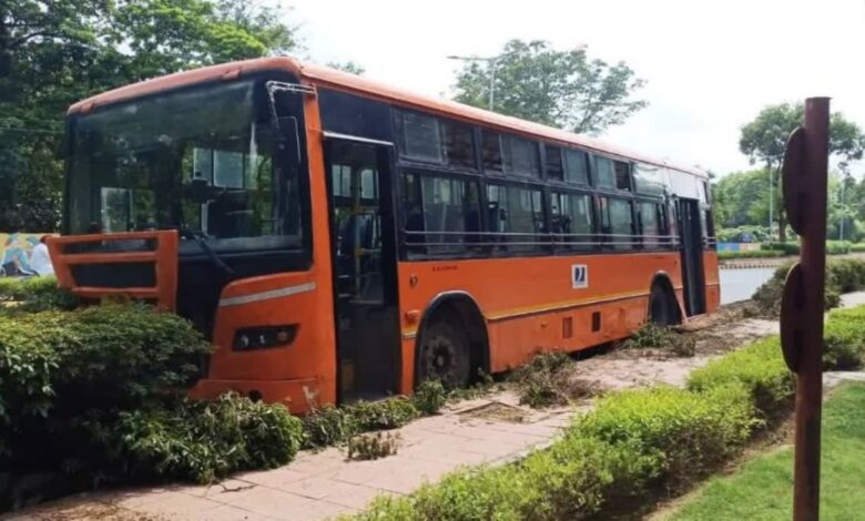 DTC के 25 हजार कॉन्ट्रैक्ट वर्कर्स के लिए अच्छी खबर; जल्द ही सैलरी बढ़ सकती है 1 DTC के 25 हजार कॉन्ट्रैक्ट वर्कर्स के लिए अच्छी खबर; जल्द ही सैलरी बढ़ सकती है