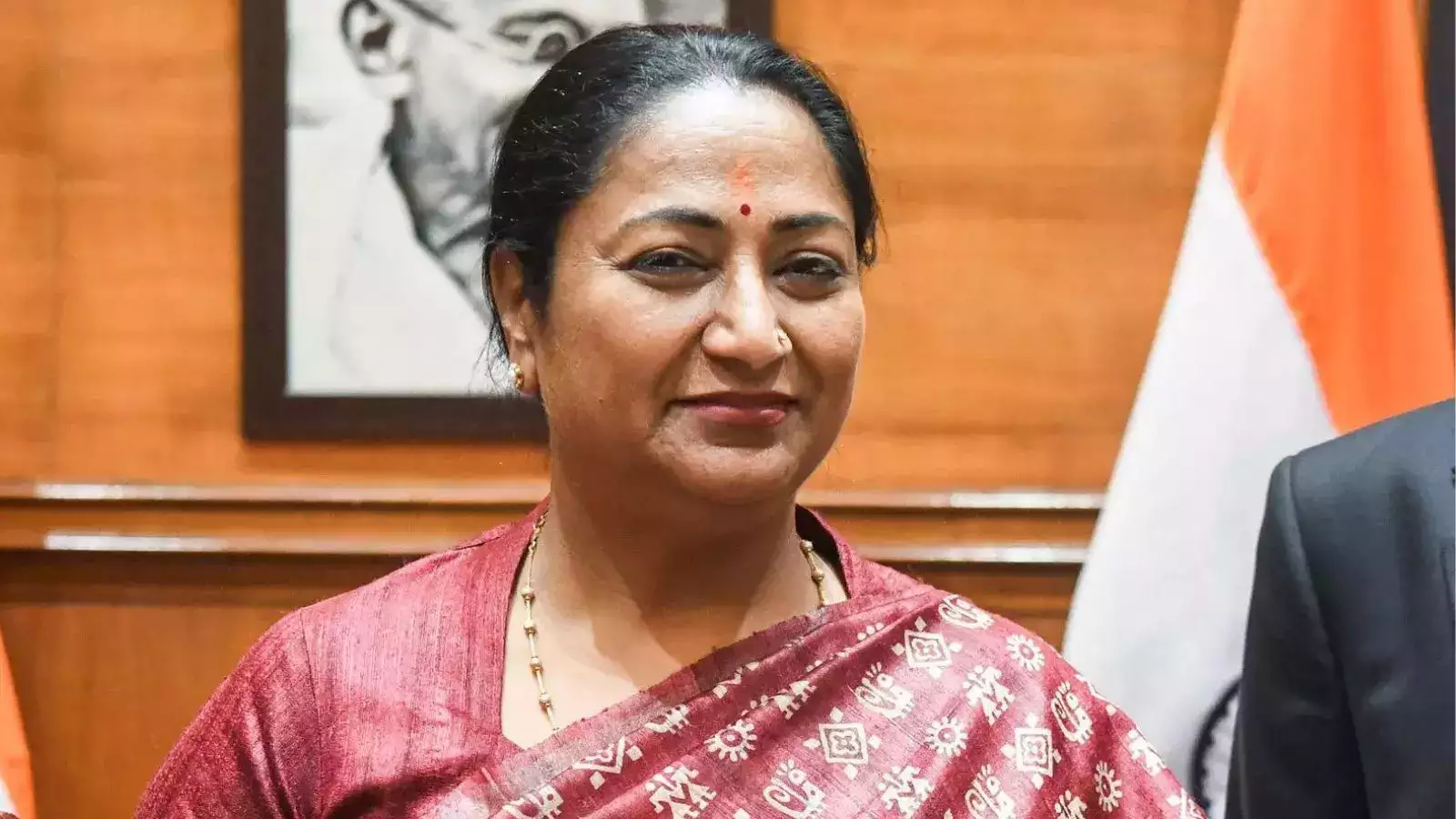 Delhi News: दिल्ली में किन महिलाओं के लिए मुफ्त बस सफर बंद होंगे, दो नियम समझ लीजिए