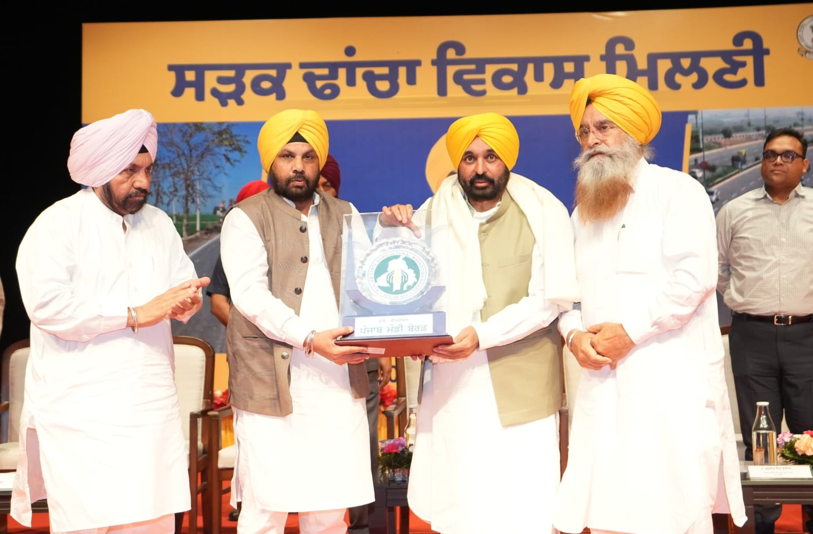 ठेकेदारों को CM Bhagwant Mann की गारंटी; कोई भी रिश्वत मांगने की हिम्मत नहीं करेगा