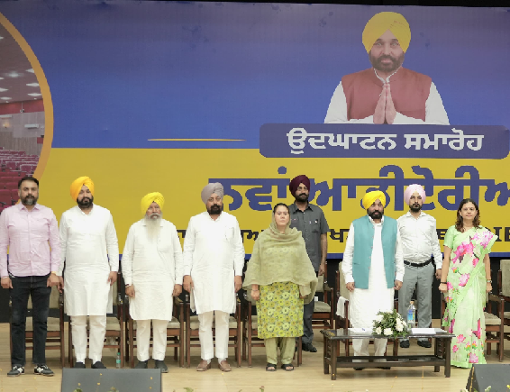 CM Bhagwant Mann: पंजाब और पंजाबियों की सेवा पसीने और मेहनत से करेंगे 1 CM Bhagwant Mann: पंजाब और पंजाबियों की सेवा पसीने और मेहनत से करेंगे