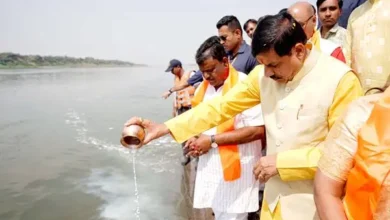 CM Mohan Yadav ने धरमपुरी में माँ नर्मदा के दर्शन कर भगवान शिव का अभिषेक और महर्षि दधिच की प्रतिमा का किया पूजन