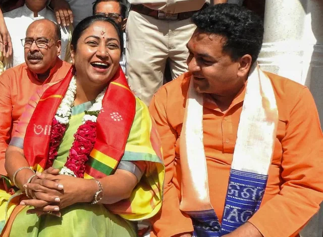 CM Rekha Gupta को DM रिपोर्ट देंगे , दिल्ली में प्रॉपर्टी रजिस्ट्रेशन की पेपरलेस होगा , हर हफ्ते जन सुनवाई