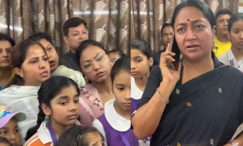 CM Rekha Gupta ने दिल्ली में स्कूलों की मनमानी और फीस वसूली पर अधिकारियों से ये बातें कही 1 CM Rekha Gupta ने दिल्ली में स्कूलों की मनमानी और फीस वसूली पर अधिकारियों से ये बातें कही