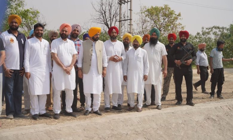मंत्री तरुणप्रीत सिंह सोंद तालाब सफाई अभियान का निरीक्षण करने पहुंचे